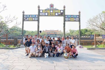 Opening Retreat: Fellows Bond Through Stories of Diversity and Courage